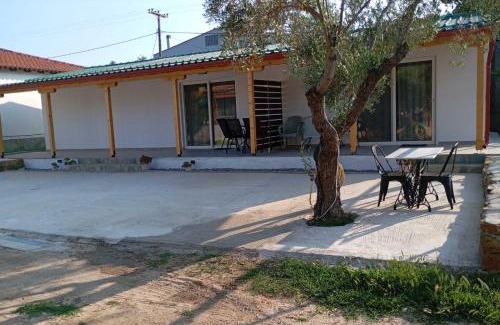 Toroni Apartment | Child-Friendly Studio Bakali with Great Guest Ratings