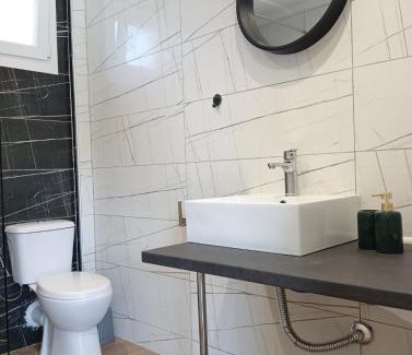 Toroni Apartment | Child-Friendly Studio Bakali with Great Guest Ratings