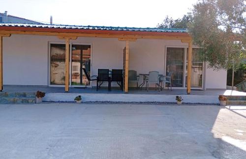 Toroni Apartment | Child-Friendly Studio Bakali with Great Guest Ratings