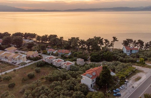 Skala Rachoniou Apartment | Oceanfront Studios Elena: Rated 9.1, Perfect for Families