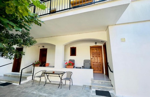 Skala Rachoniou Apartment | Oceanfront Studios Elena: Rated 9.1, Perfect for Families