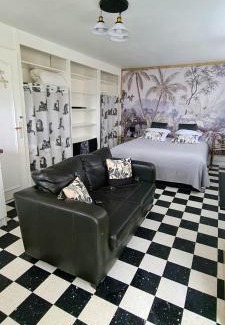 Monthou-sur-Cher Apartment | Beachfront Studios Les Iris: Family-Friendly & Pet Welcoming