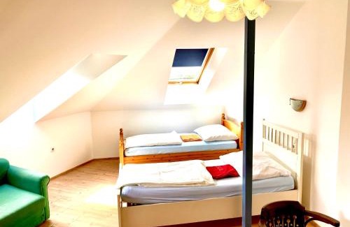 Favoriten Apartment | Budget-Friendly Studio Liesingbach with Family Amenities
