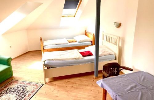 Favoriten Apartment | Budget-Friendly Studio Liesingbach with Family Amenities