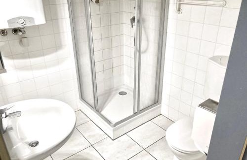 Favoriten Apartment | Budget-Friendly Studio Liesingbach with Family Amenities