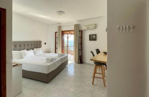 Kokkari Apartment | Guest Rated 9.3: Studios Loukia with On-Site Restaurant