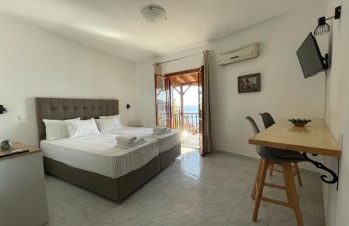 Kokkari Apartment | Guest Rated 9.3: Studios Loukia with On-Site Restaurant