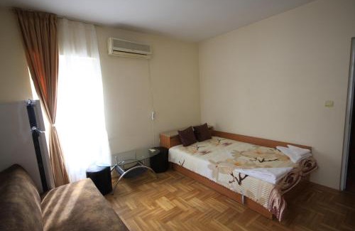 G.K. Bratya Miladinovi Apartment | Comfortable Studios Steps from Burgas Free University