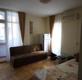 G.K. Bratya Miladinovi Apartment | Comfortable Studios Steps from Burgas Free University