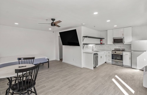 McAllen Apartment | Perfect Getaway at Studios On Fourth - 10/10 Guest Rated