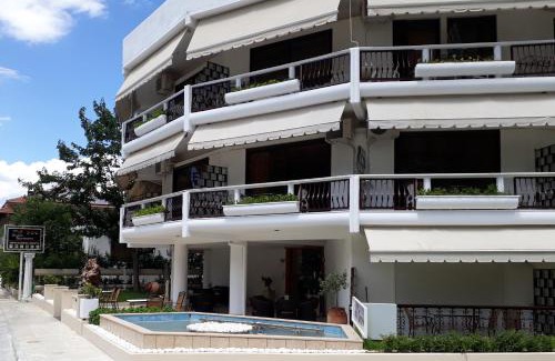 Kamena Vourla House | Oceanfront Studios Souropanis: Family-Friendly Comfort