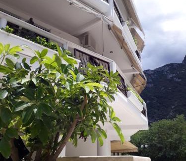 Kamena Vourla House | Oceanfront Studios Souropanis: Family-Friendly Comfort