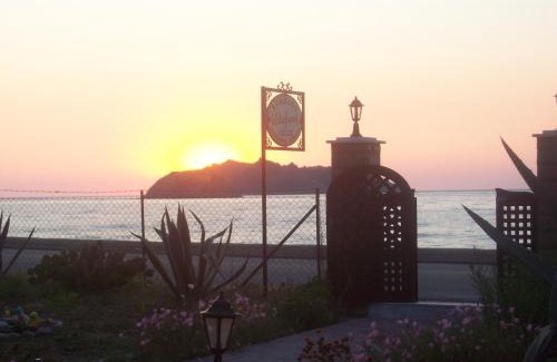 Petra Apartment | Guest Rated 9/10: Studios Stefani with Ocean View Amenities