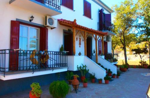 Petra Apartment | Guest Rated 9/10: Studios Stefani with Ocean View Amenities