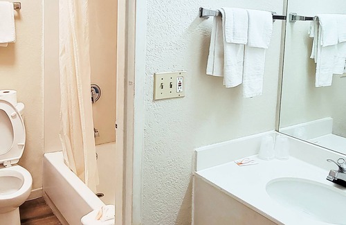 Toddville Road Hotel | Budget-Friendly Studios & Suites Near Charlotte Attractions
