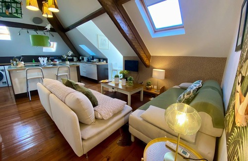 Sao Paulo Apartment | Stylish Studios with Mezzanine on Rua da Moeda, Rated 9.8