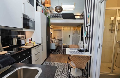 Sao Paulo Apartment | Stylish Studios with Mezzanine on Rua da Moeda, Rated 9.8