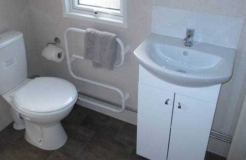 Skagastrond Cottage | Cozy Stuðlaberg Cottage in Skagaströnd with Pool & Breakfast