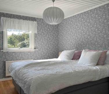 Tvaaker House | Scenic Stuga i Björkäng with Ocean Views for Families