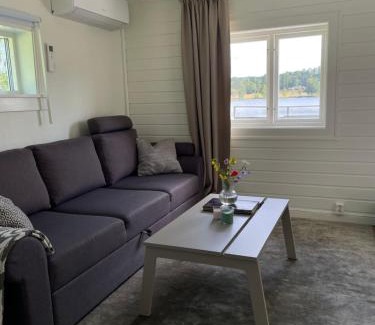 Odestugu House | Stuga med strandtomt i Smålands natursköna miljö