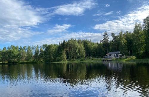 Odestugu House | Stuga med strandtomt i Smålands natursköna miljö