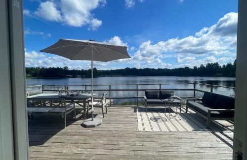 Odestugu House | Stuga med strandtomt i Smålands natursköna miljö