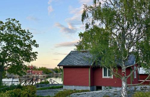 Moja House | Oceanfront Retreat: Stuga på Möja in Kyrkviken