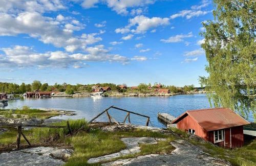 Moja House | Oceanfront Retreat: Stuga på Möja in Kyrkviken