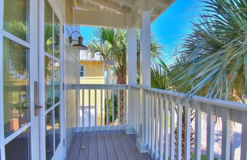 Cinnamon Shore House | Cozy Retreat with Ocean View & Porch Near Cinnamon Shore