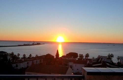 Sant Carles de la Rapita Apartment | Seaside Retreat with Free WiFi & Pool - Rated 9.6/10