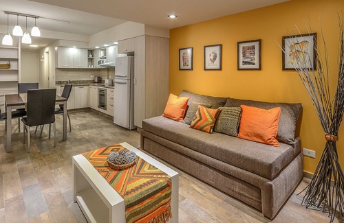 San Carlos de Bariloche Apartment | Scenic Apartment with Balcony and Lake Views - Rated 9/10