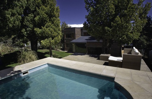 San Carlos de Bariloche House | Beautiful 4-Bedroom Retreat with Pool & Garden Near Arelauquen