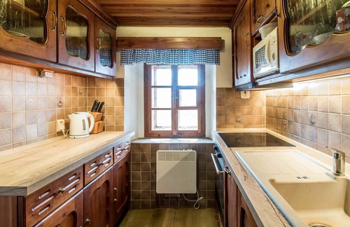Lanov Villa | Delightful Villa for 9 with WiFi & Pet-Friendly Amenities