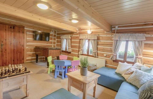 Pec pod Snezkou House | Inviting Private Villa with Panoramic Views and Pet-Friendly Amenities