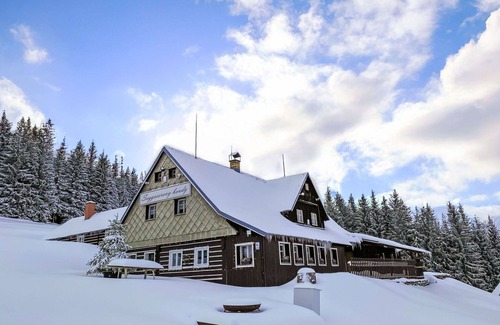 Pec pod Snezkou House | Inviting Private Villa with Panoramic Views and Pet-Friendly Amenities