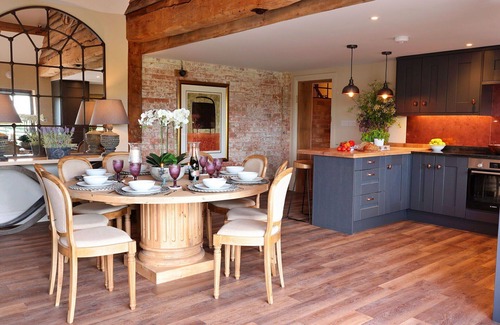 Walton House | Stunning villa for 8 people with WIFI, terrace and pets allowed