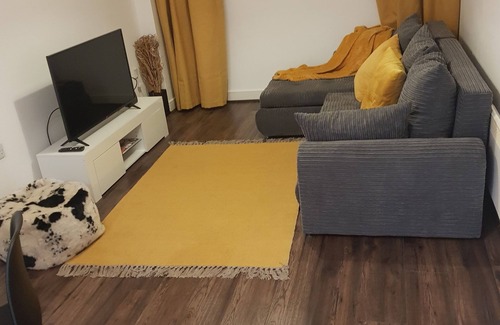 Brierley Hill Apartment | Cozy 1-Bed Apartment in Brierley Hill with Breakfast