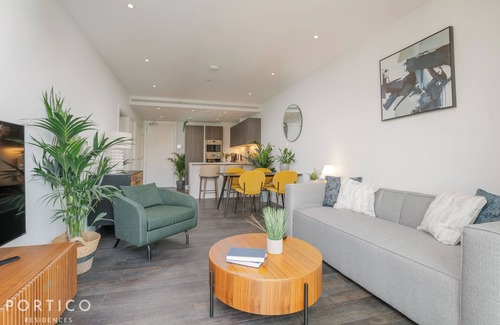 Nine Elms Apartment | Stunning 1-bed apartment in Bloom, situated on the South Bank of the Thames.