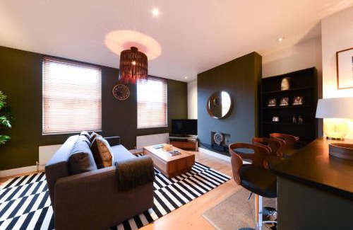 Munster Apartment | Elegant 1-Bed Apartment in Munster Village, Fulham