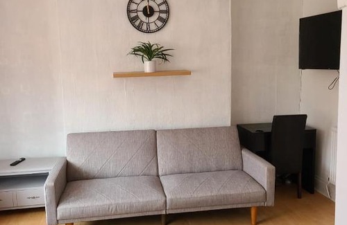 Newport Apartment | Cozy 1 Bedroom Flat in Newport - Pet and Child Friendly