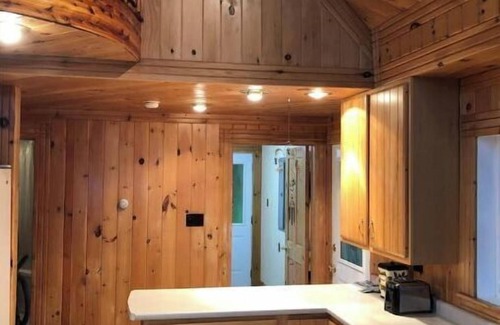Brier Hill House | Serene 1000 Islands Riverhouse with Private Dock & Breakfast