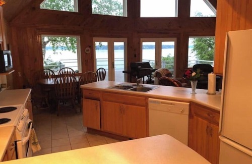 Brier Hill House | Serene 1000 Islands Riverhouse with Private Dock & Breakfast