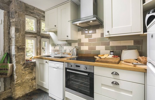 Halifax Cottage | Idyllic 1650 Cottage in Halifax with Scenic Moorland Views