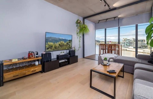 Kingston Apartment | Inviting 1BR Apartment with Lake Views and Spa Amenities