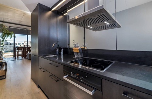 Kingston Apartment | Inviting 1BR Apartment with Lake Views and Spa Amenities