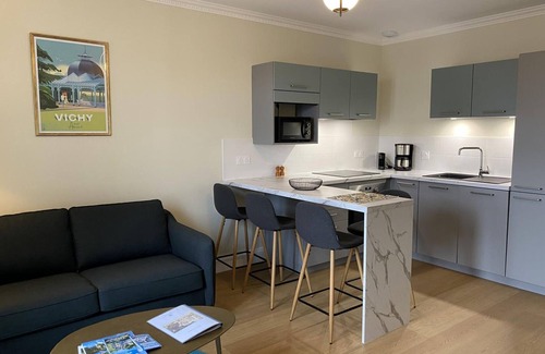 Vieux Vichy Apartment | Cozy Apartment Vichy with Spa and Kitchen Amenities