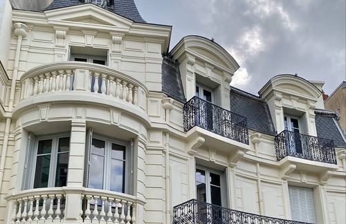 Vieux Vichy Apartment | Cozy Apartment Vichy with Spa and Kitchen Amenities
