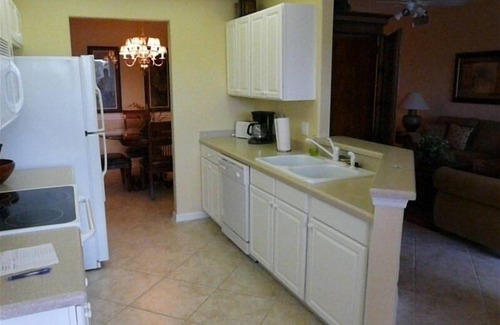 Fort Myers Condo | Waterfront Carriage Home with Garage and Top Amenities