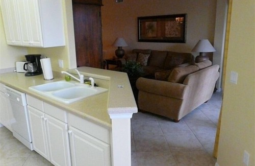 Fort Myers Condo | Waterfront Carriage Home with Garage and Top Amenities