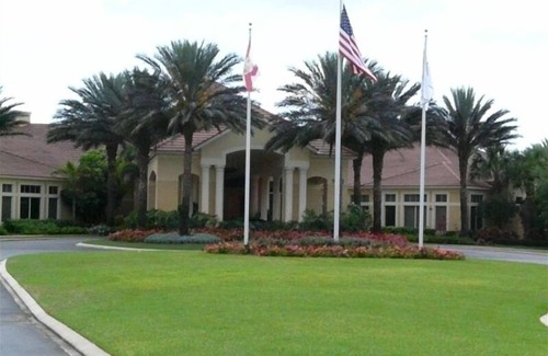 Fort Myers Condo | Waterfront Carriage Home with Garage and Top Amenities